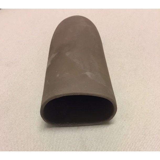 Mallehule. Brunlig. med. Lukket en ende. 